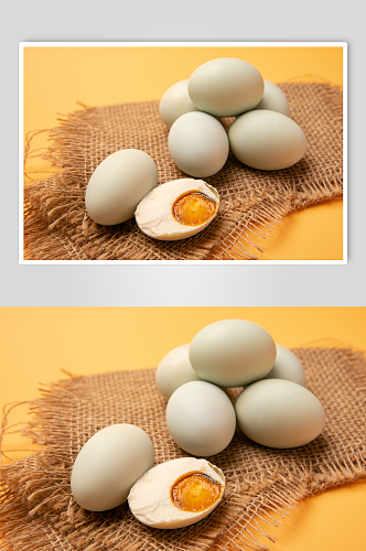 黄色背景咸鸭蛋蛋黄美食食物摄影图片