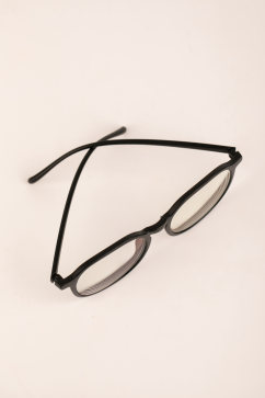 黑色边框眼镜预防近视眼镜配镜摄影图片