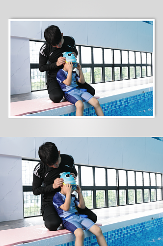 高清小孩学游泳男教练人物摄影图片