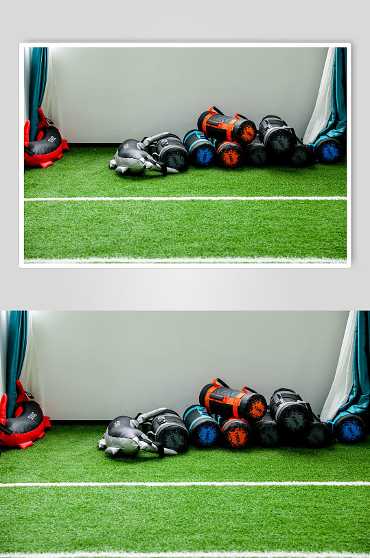 健身房运动锻炼器械负重包摄影图片