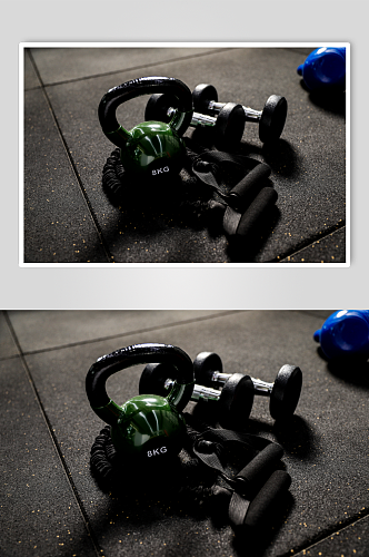 壶铃举重健身房锻炼器械摄影图片