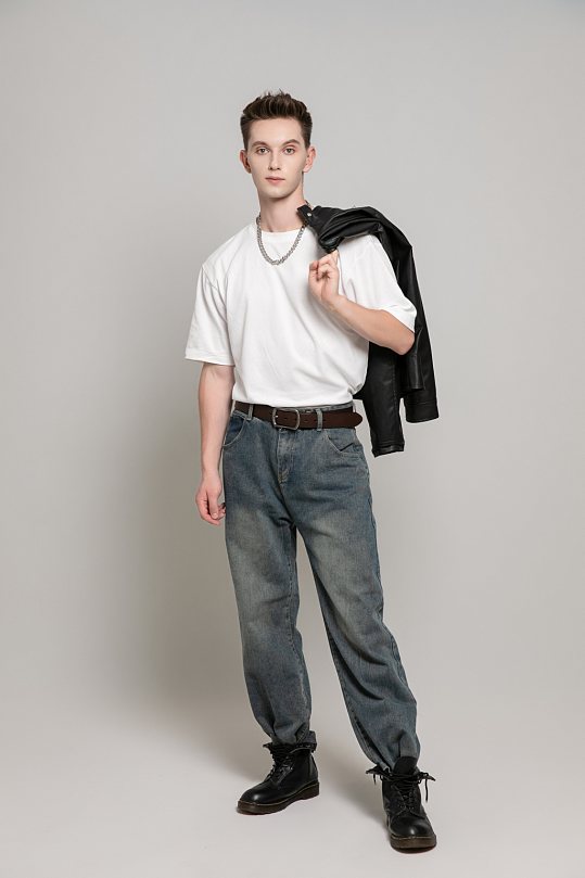 黑色夹克职场帅气时髦外国男生人物摄影图-众图网