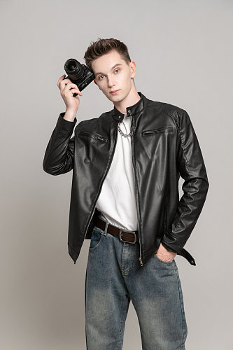 黑色夹克职场帅气时髦外国男生人物摄影图