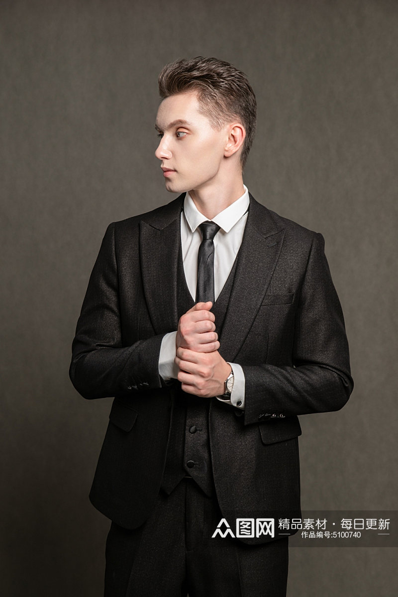 黑色西装职场帅气时髦外国男生人物摄影图素材
