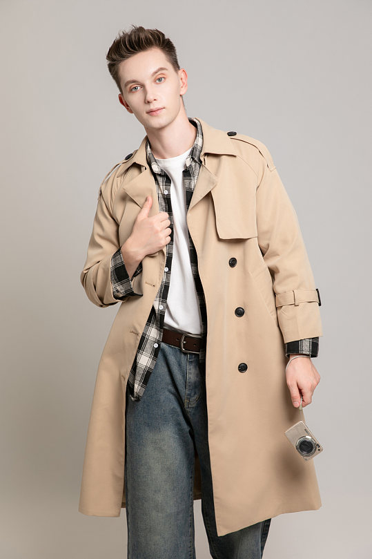 风衣职场帅气时髦男生人物摄影图片-众图网