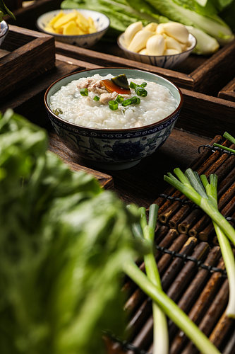 咸香皮蛋瘦肉粥粥类美食摄影图片