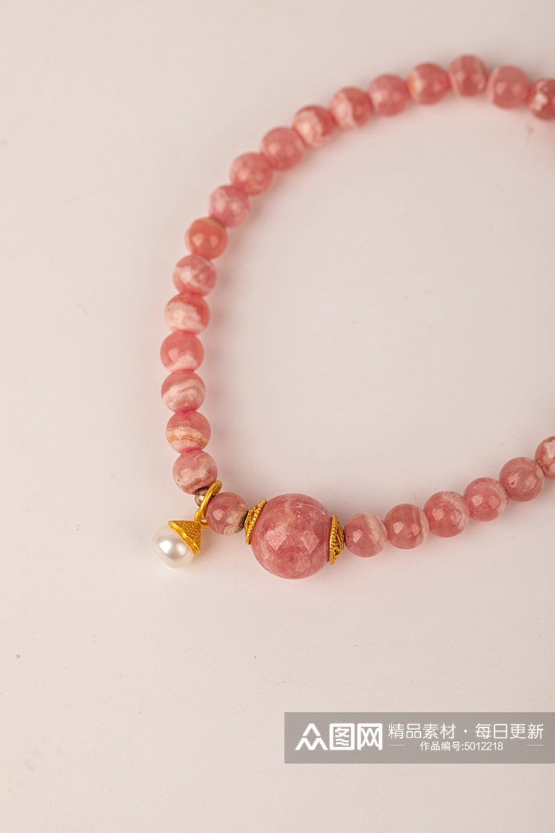 中国风红草莓晶朱砂手链珠宝摄影图片素材