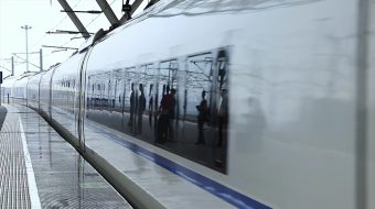 高铁行驶进站中国制造-众图网