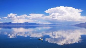 蓝天白云湖泊唯美大自然风光  实拍 风景视频-众图网