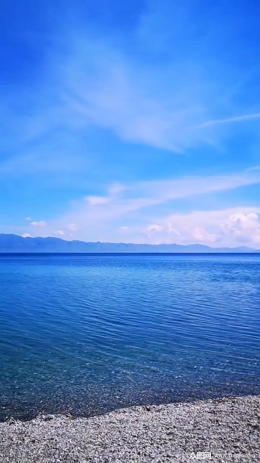 蓝天湖泊唯美大自然风光风景自媒体实拍