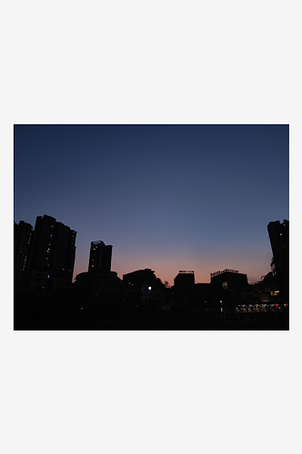 城市午后高楼夜空
