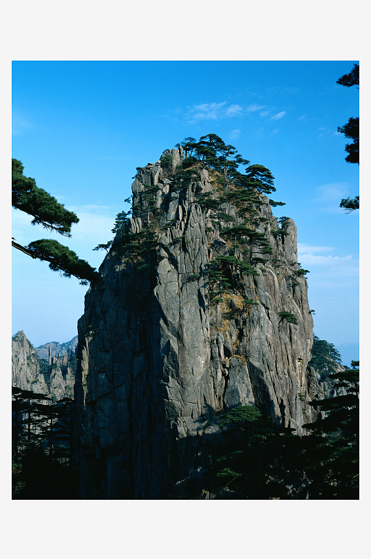 迎客松山峦自然风景画