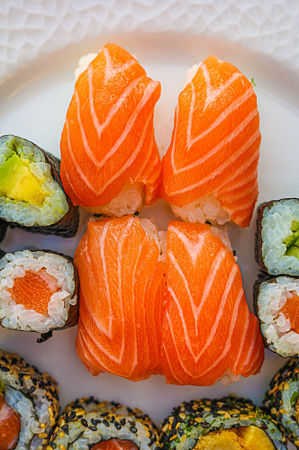 美味日式三文鱼寿司美食摄影
