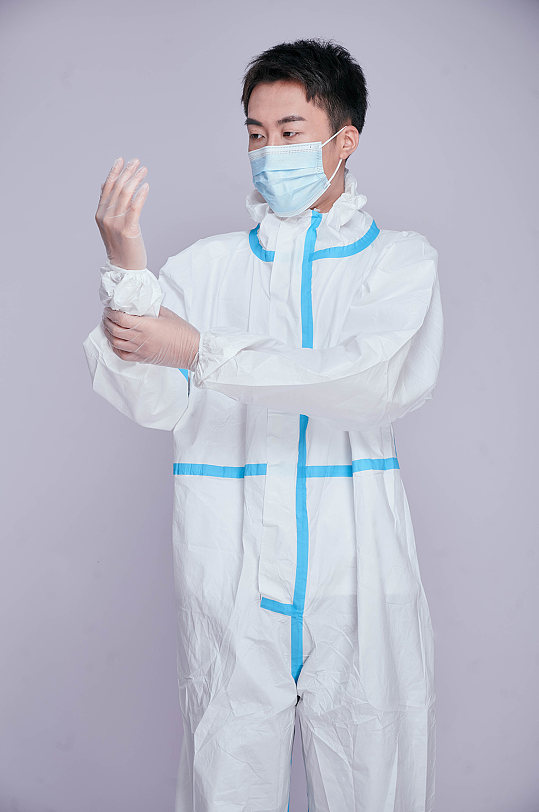 防护服医务人员人物摄影图片戴手套