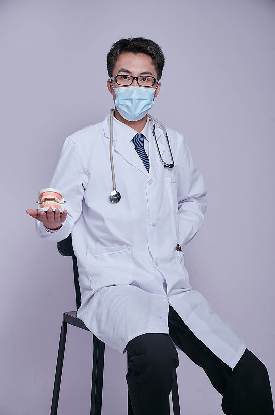 牙医牙科医生爱护牙齿医务人员人物摄影图片