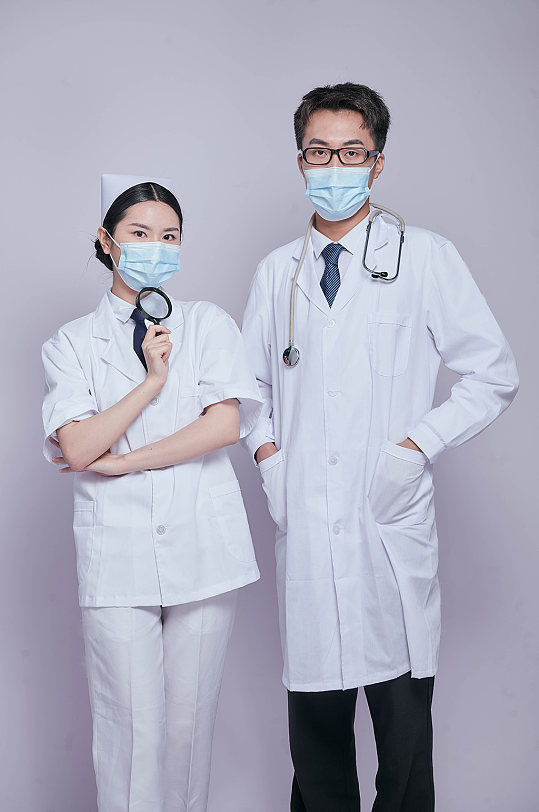 拿放大镜医生护士组合医务人员人物摄影图片