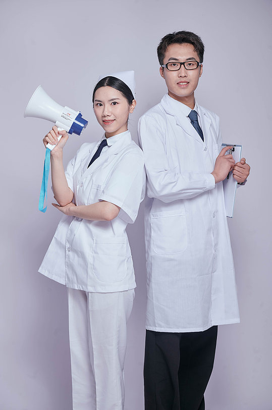 男女医疗医生医务人员人物拿喇叭摄影图片