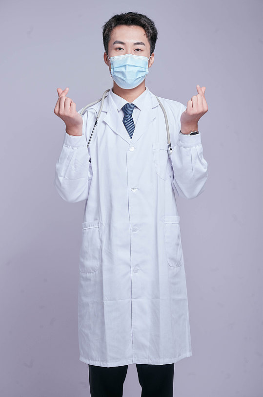 医院医疗医生比心医务人员人物摄影图片