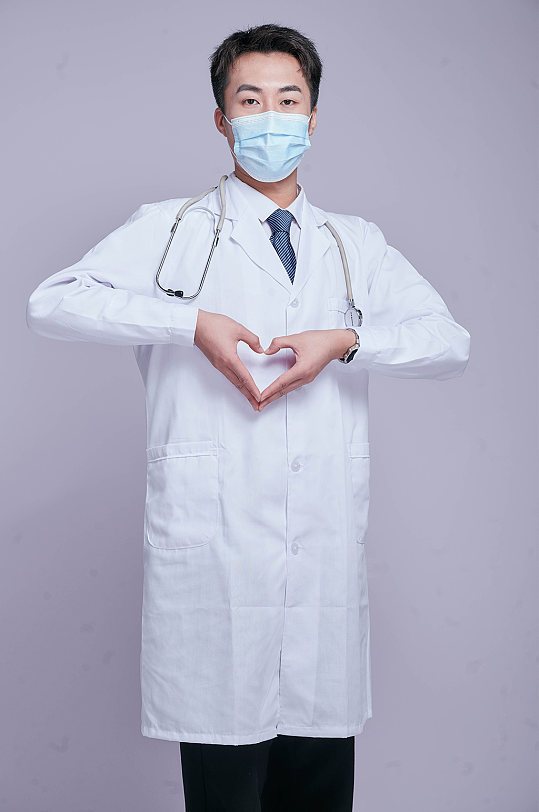 医院医疗医生比心医务人员人物摄影图片