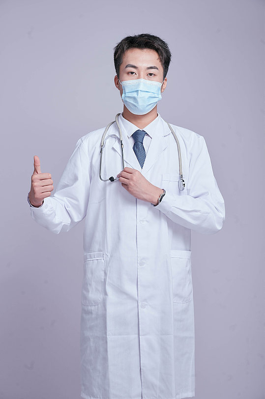 醫(yī)院醫(yī)療醫(yī)生比心醫(yī)務(wù)人員人物點(diǎn)贊攝影圖片