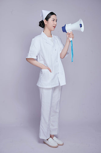 护士拿喇叭做核酸医生医务人员人物摄影图片