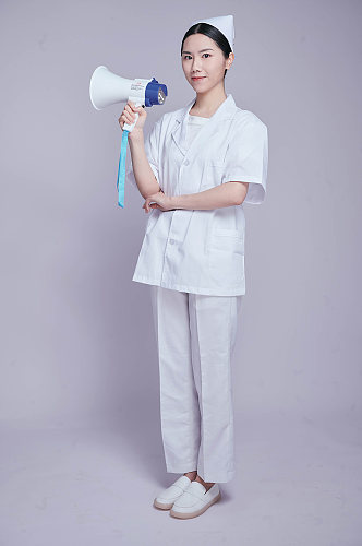 护士拿喇叭做核酸医生医务人员人物摄影图片