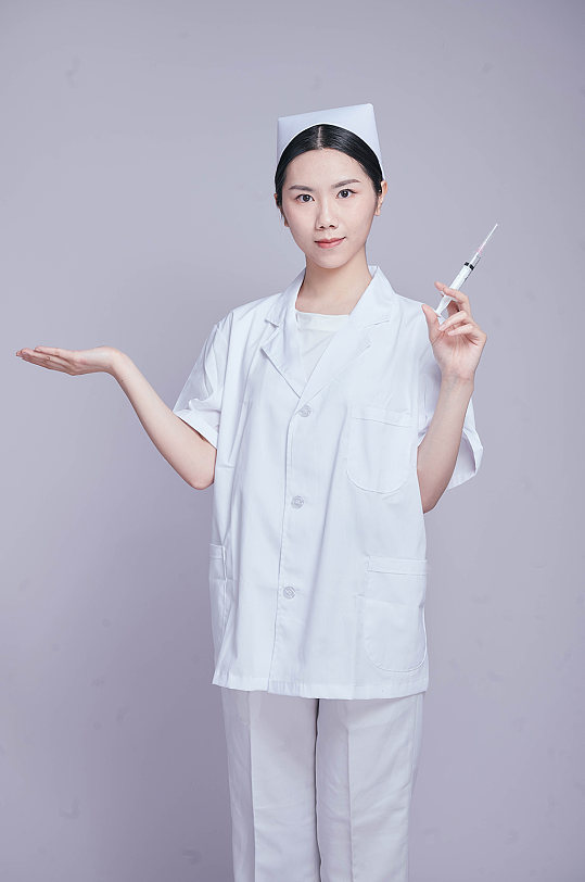 护士拿针筒医生医务人员人物摄影图片