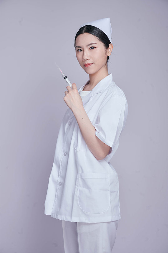 护士拿针筒医生医务人员人物摄影图片