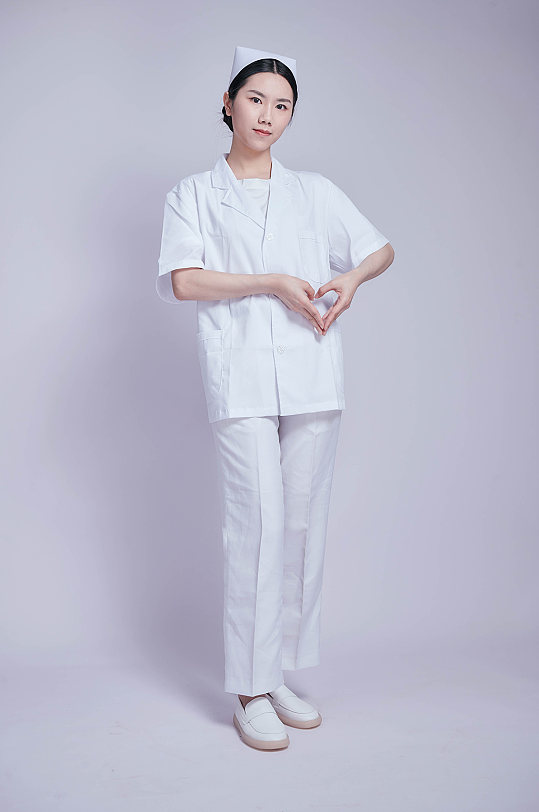 白衣天使护士医生医务人员人物摄影图片比心