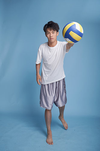 夏季男生泳衣泳装运动人物打排球摄影图