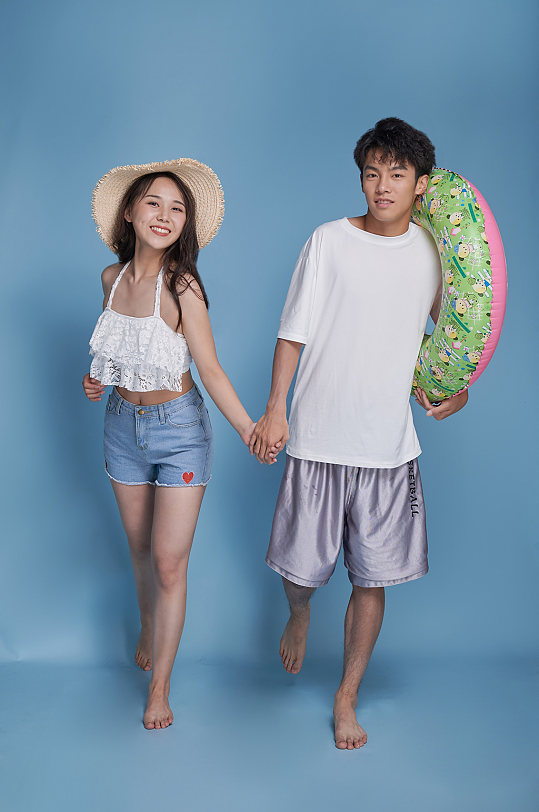 海边男女情侣夏日夏季泳装人物摄影图精修