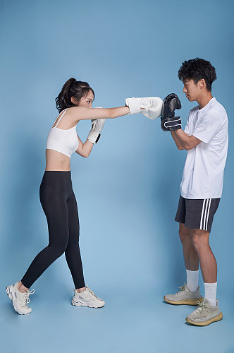 体育运动打拳击泰拳运动男女人物摄影图精修