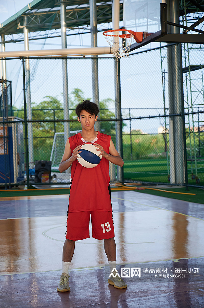 体育篮球场运动男生打篮球人物摄影图精修素材
