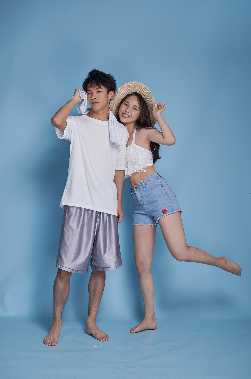 情人节情侣泳装夏日夏季人物摄影图素材