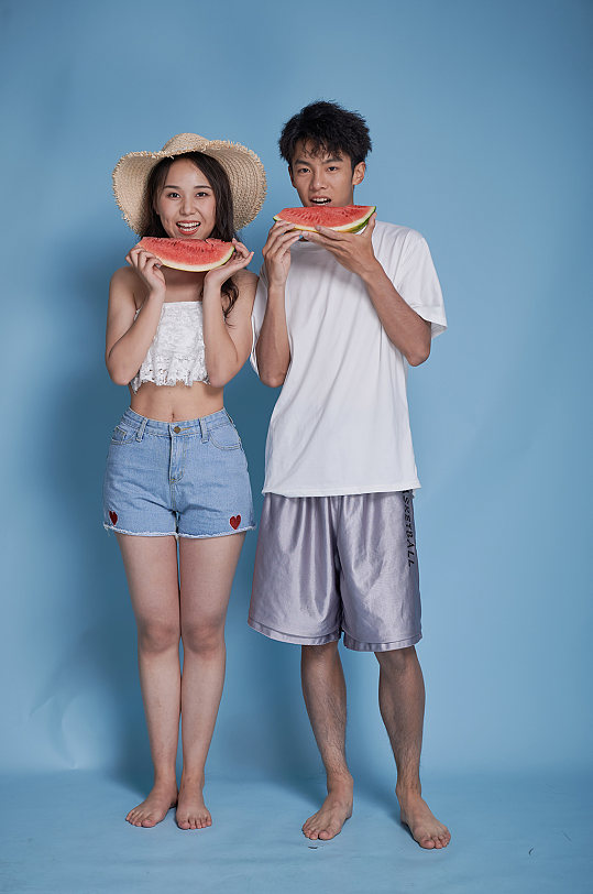 情人节情侣泳装夏日夏季人物摄影图