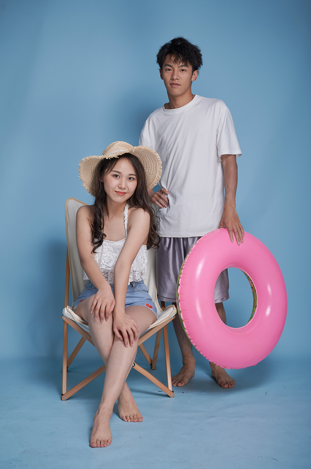情人節(jié)情侶泳裝夏日夏季海邊人物攝影圖素材