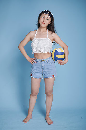 海滩排球女生夏日夏季泳装人物摄影图