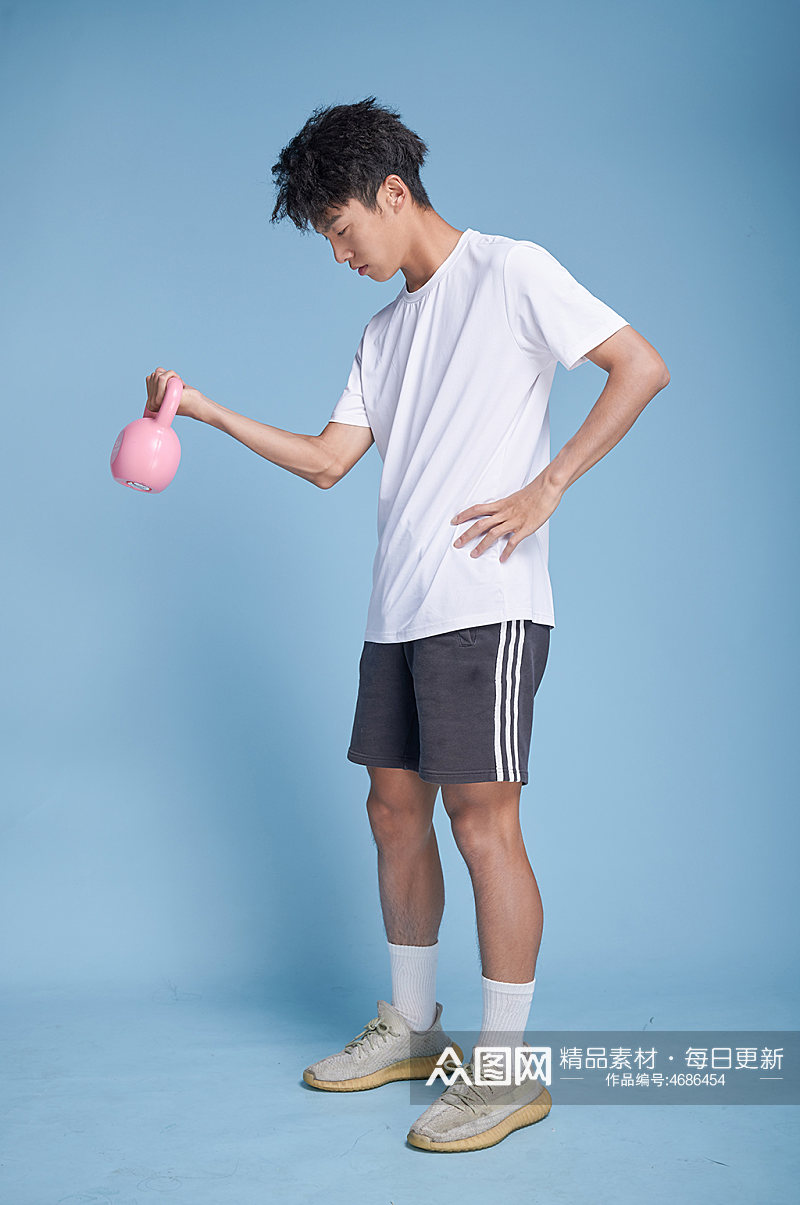 体育运动撸铁壶铃健身人物摄影图素材