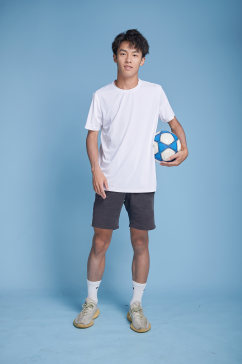 体育运动男生足球健身人物摄影图
