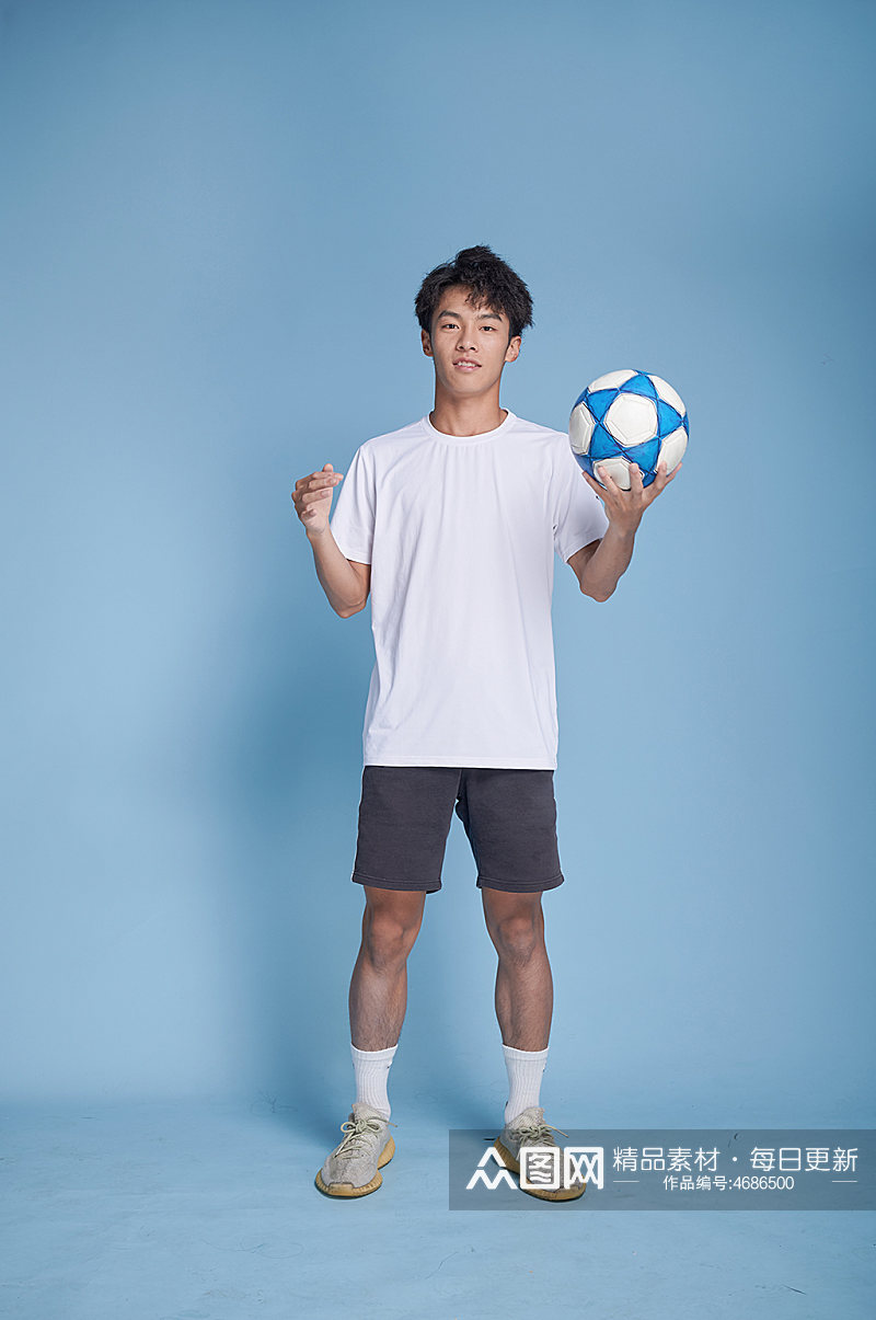 体育运动男生足球健身人物摄影图素材