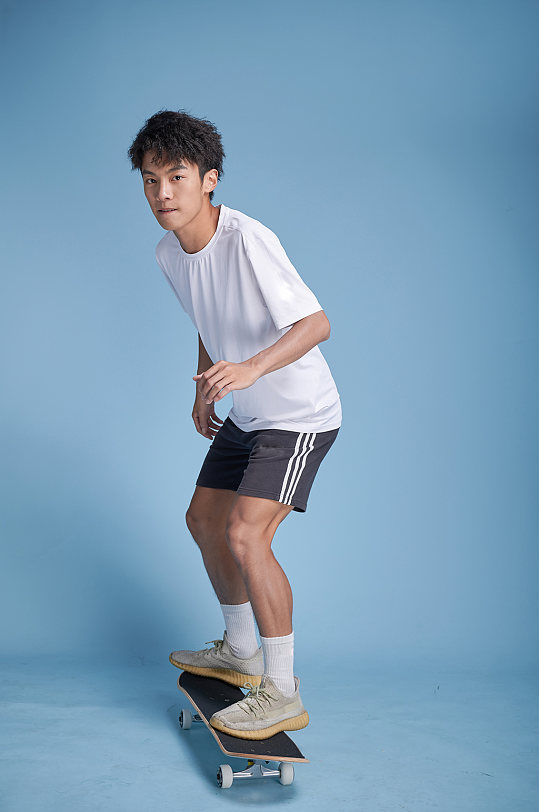 体育运动街头滑板男孩健身人物摄影图