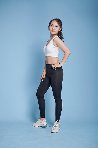 体育运动女生瑜伽服健身人物摄影图