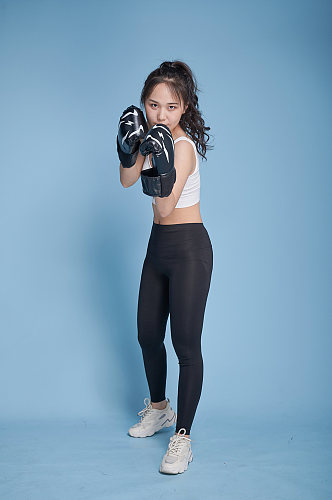 体育运动比拳击女生健身人物摄影图