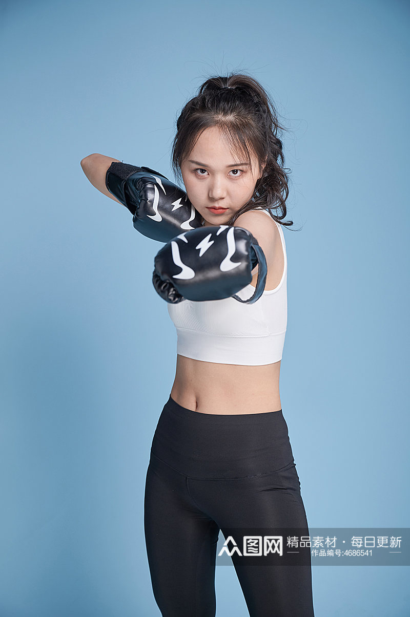 体育运动女生打拳击健身人物摄影图素材