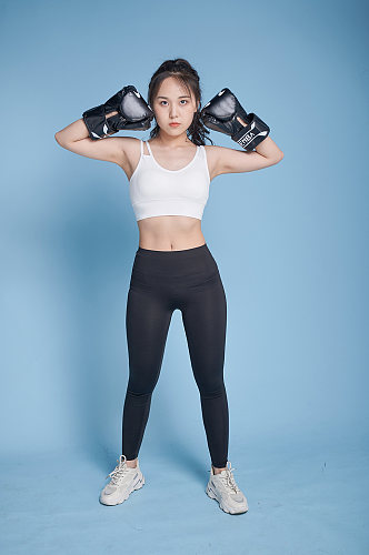 体育运动女生打拳击健身人物摄影图