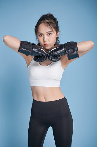 体育运动女生打拳击健身人物摄影图