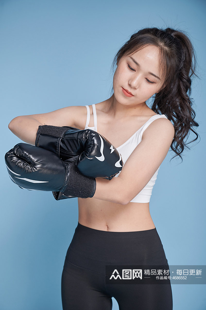 体育运动女生打拳击健身人物摄影图素材