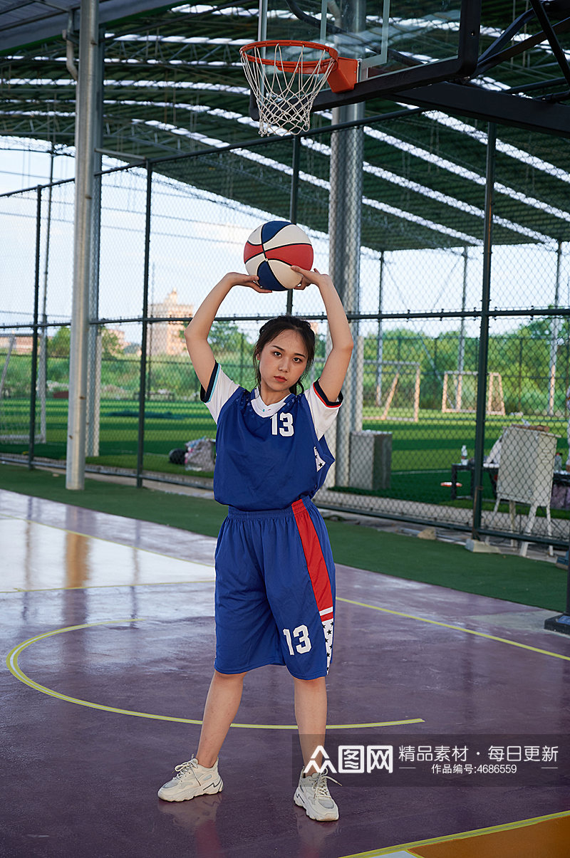 体育运动女生篮球女篮健身人物摄影图素材