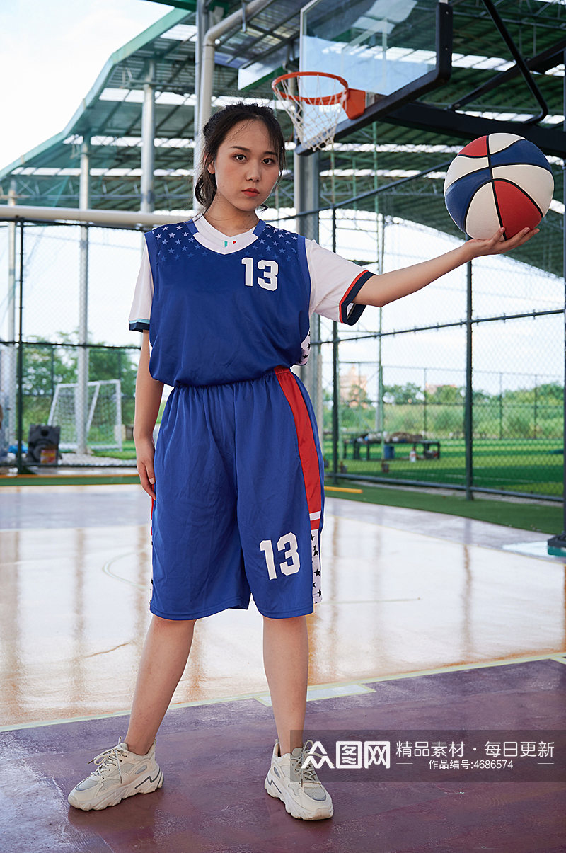体育运动女生篮球女篮健身人物摄影图素材