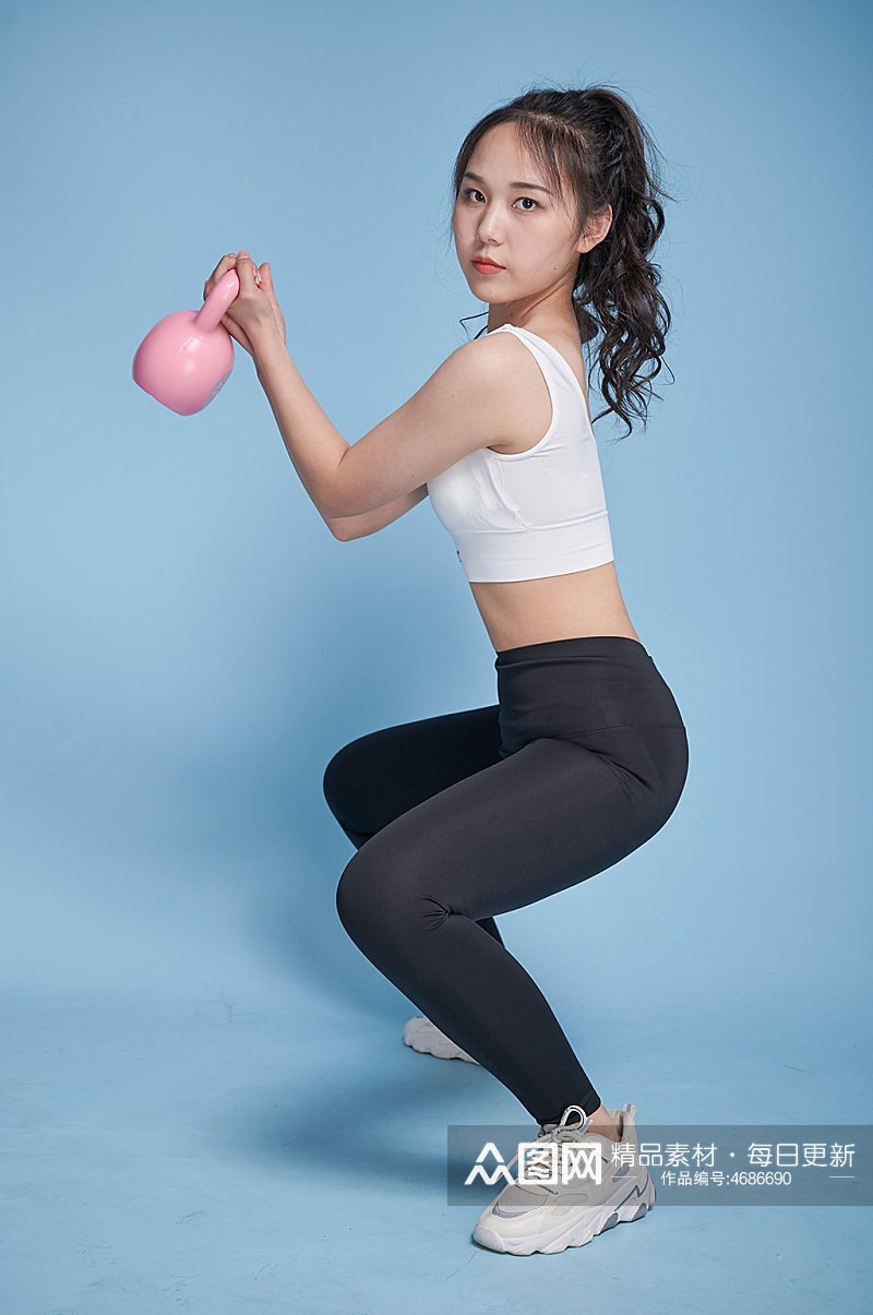 体育运动女生壶铃健身人物摄影图素材